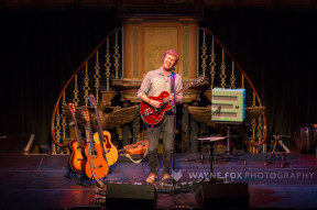 Scott Matthews play at Huntingdon Hall in Worcester, 09 October 2014.